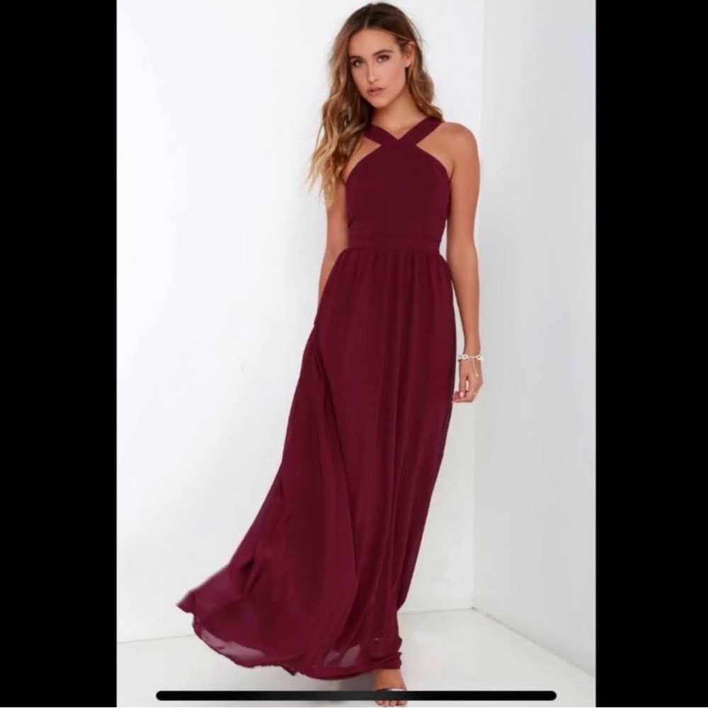 BNWT Lulu’s Air of Romance Burgundy maxi dress Size M